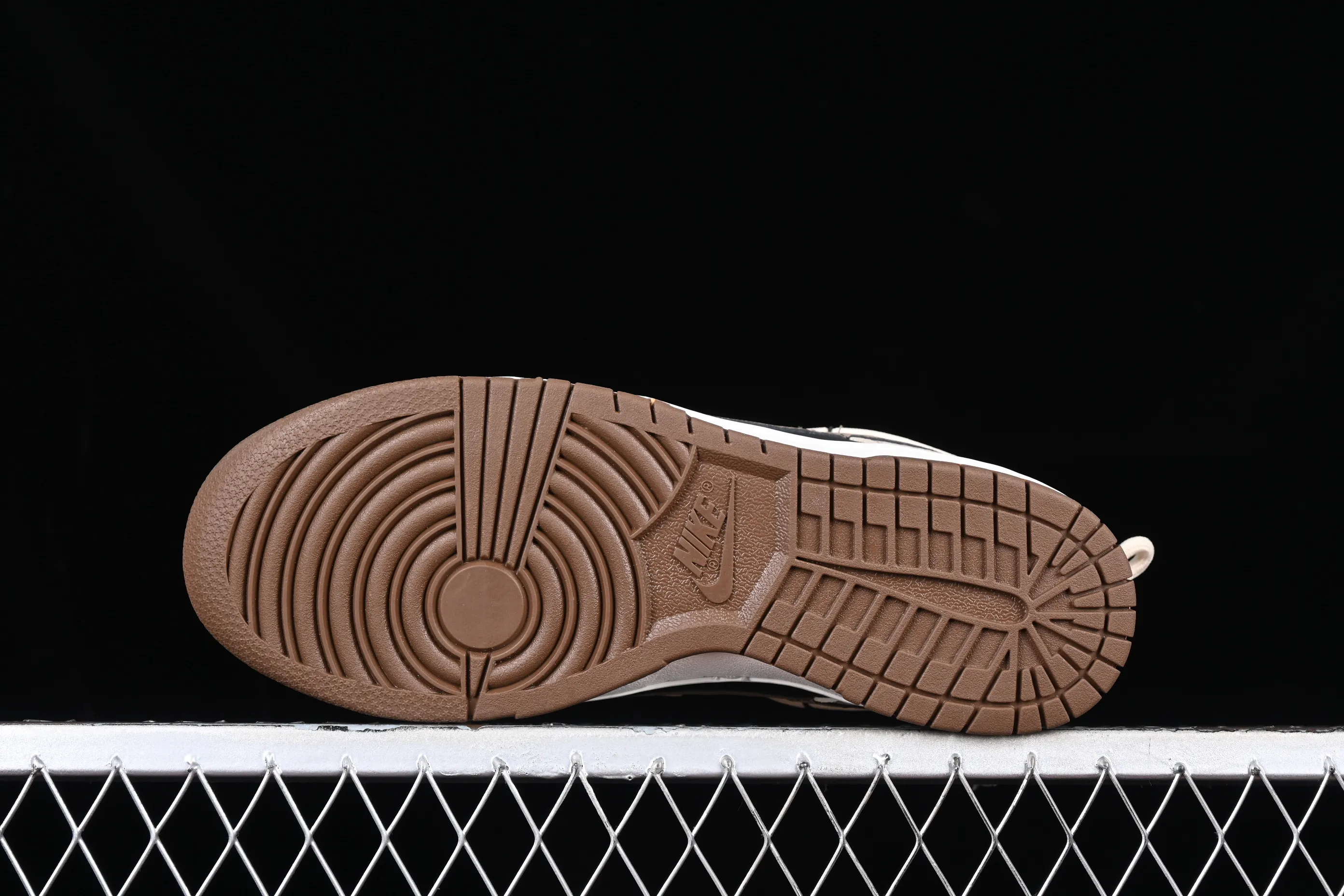All Categories Nk SB Dunk Series Nk SB Dunk Low Low-top Sneakers Nk SB Dunk Low "Mars Stone" Mocha Brown SB Smashed Backboard Fashion Casual Sneakers DR9704-200